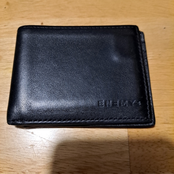 Enemy Minimalist Wallet - Picture 3 of 5